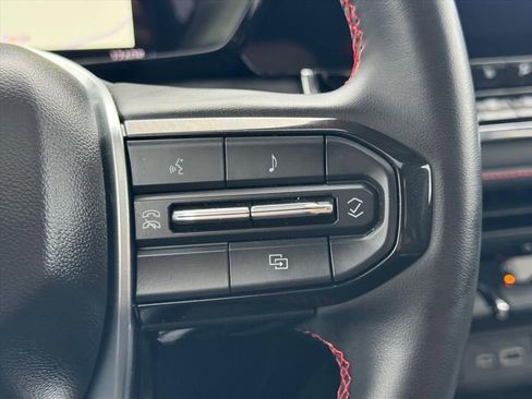 Used 2024 Chevrolet Colorado Z71 w/ Z71 Convenience Package 2 image 19