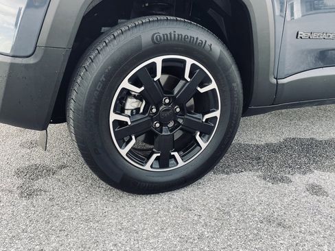 Used 2023 Jeep Renegade Latitude image 31