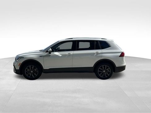 Used 2022 Volkswagen Tiguan SE FWD image 2