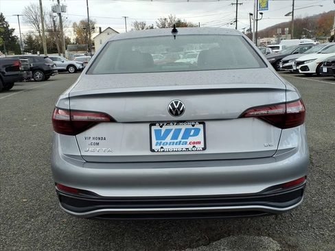 Used 2024 Volkswagen Jetta SE FWD image 5
