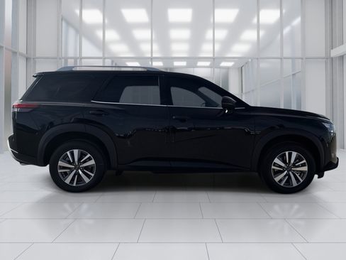 New 2025 Nissan Pathfinder SL image 6