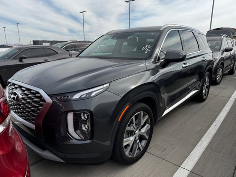 Used 2022 Hyundai Palisade SEL w/ Convenience Package image 2