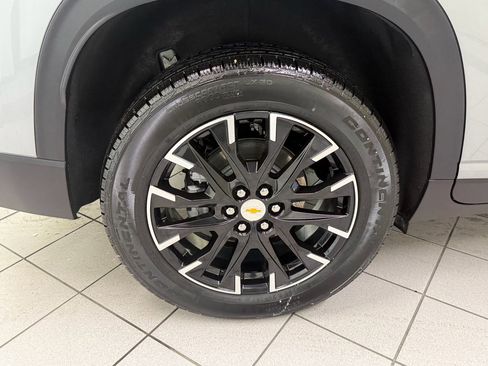 Certified 2025 Chevrolet Traverse LT w/ Sun and Wheel Package image 14