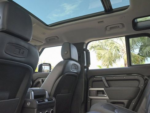 Used 2021 Land Rover Defender 110 SE image 14