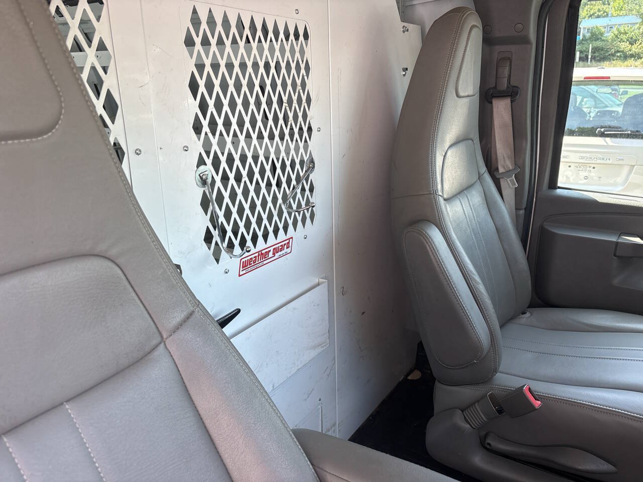 Used 2018 Chevrolet Express 2500 w/ Driver Convenience Package RWD image 10
