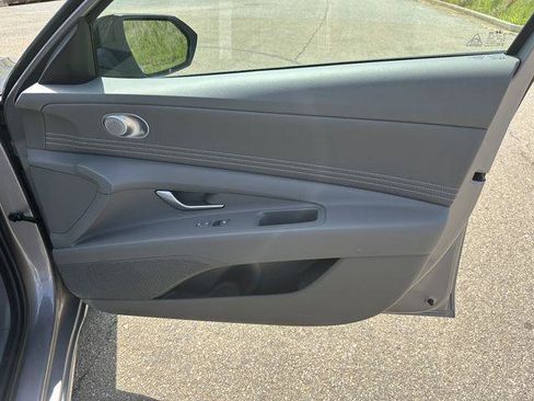New 2025 Hyundai Elantra SEL image 14