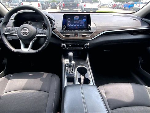 Used 2024 Nissan Altima 2.5 SV FWD image 15