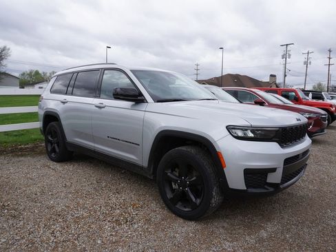Used 2023 Jeep Grand Cherokee L Laredo image 10