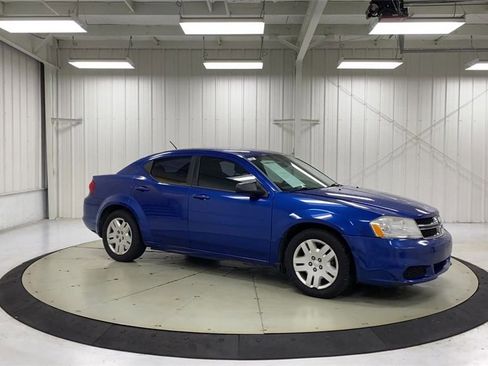 Used 2012 Dodge Avenger SE image 2