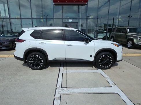 Used 2026 Nissan Rogue SV FWD image 3
