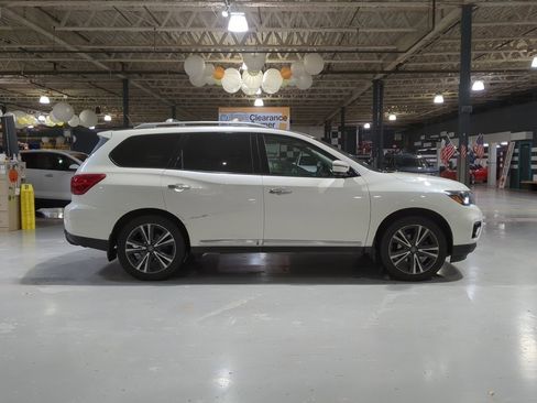 Used 2018 Nissan Pathfinder Platinum image 6
