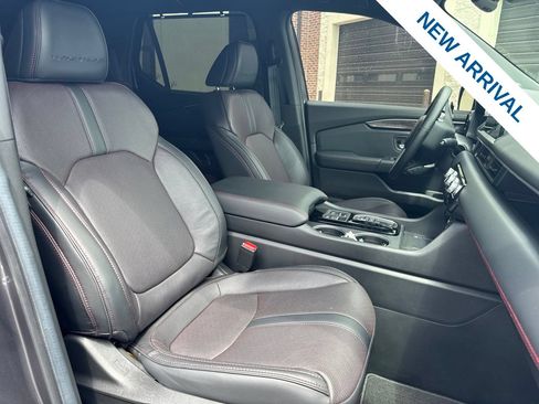Used 2025 Honda Pilot Black Edition image 9
