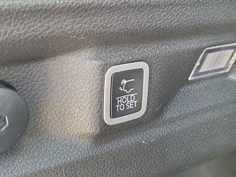 Used 2024 Jeep Grand Cherokee L Altitude AWD/4WD image 9