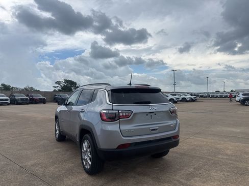 Used 2022 Jeep Compass Latitude AWD/4WD image 14