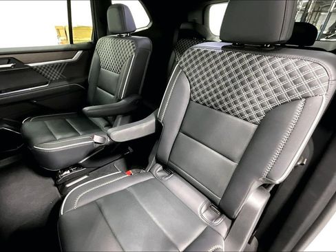 Used 2025 GMC Acadia Denali FWD image 31