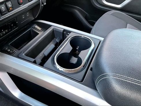 Used 2021 Nissan Titan SV w/ SV Convenience Package image 13