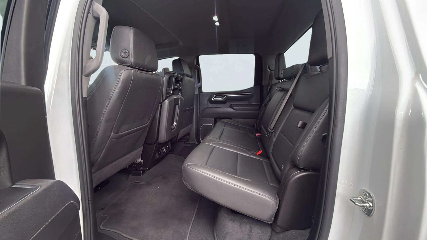 Used 2025 GMC Sierra 1500 SLT AWD/4WD image 16