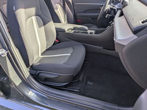Used 2025 Hyundai Sonata SEL FWD image 28