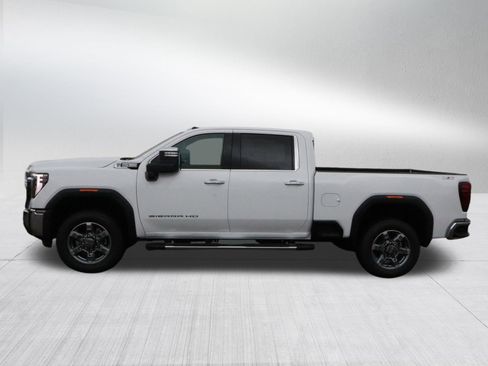 New 2026 GMC Sierra 3500 SLT image 4