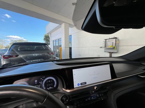 Used 2025 Toyota Crown XLE image 33