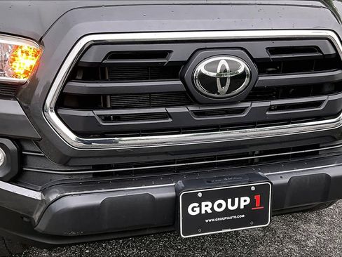 Used 2018 Toyota Tacoma SR5 AWD/4WD image 29
