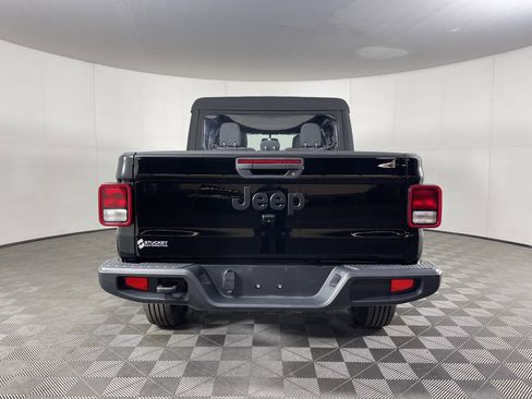 Used 2024 Jeep Gladiator Sport image 4