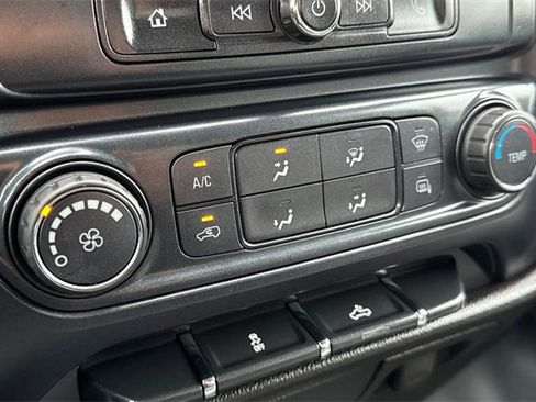 Used 2017 GMC Sierra 2500 2WD Crew Cab image 28