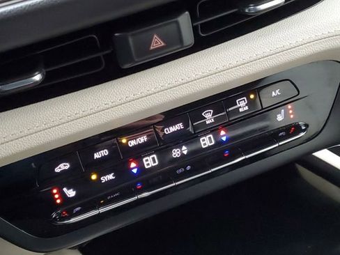 Used 2022 Buick Envision Essence w/ Technology Package I image 18