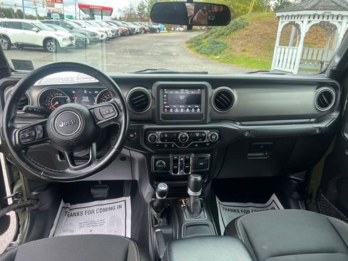 Used 2021 Jeep Gladiator Sport AWD/4WD image 13