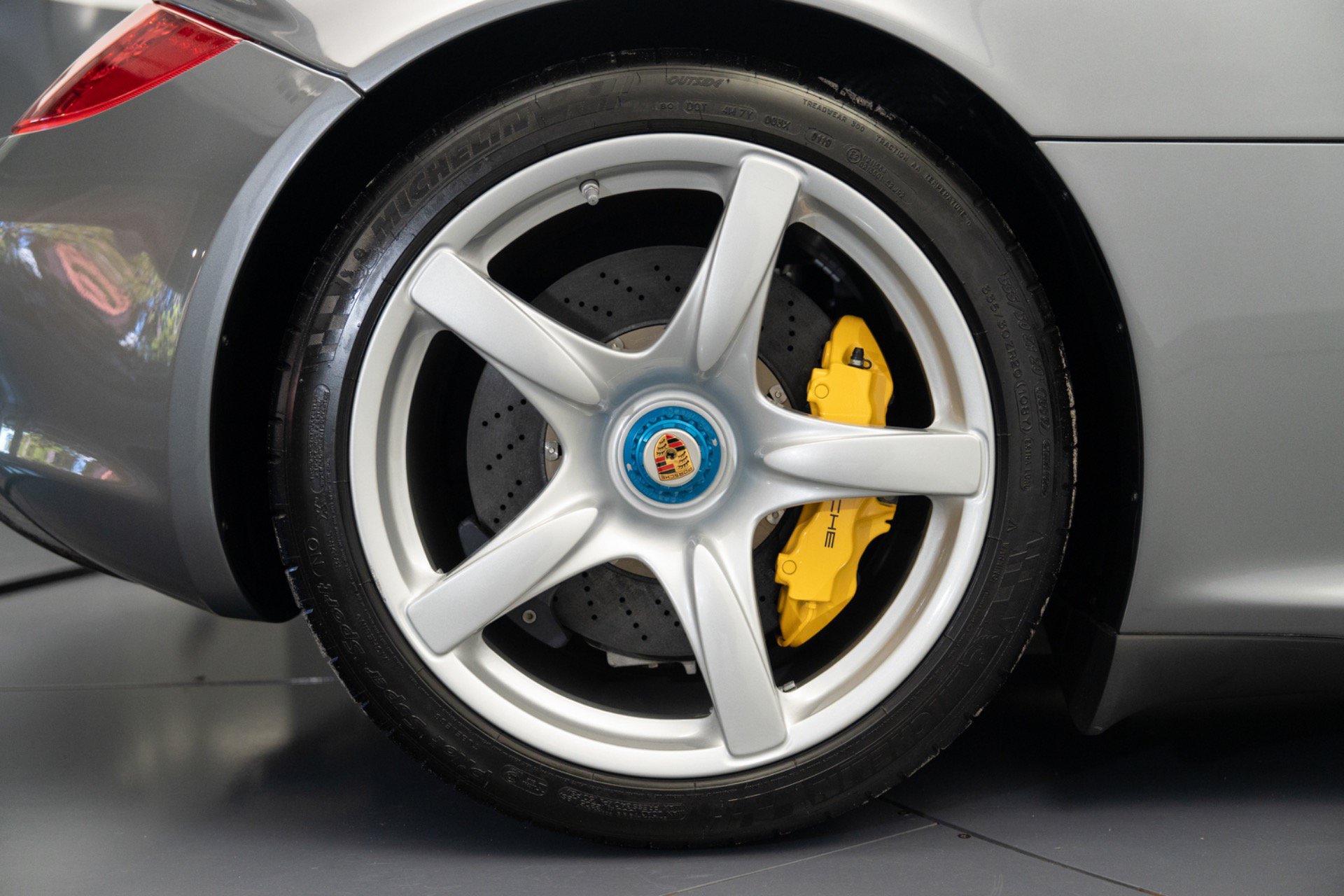 Used 2004 Porsche Carrera GT RWD image 14