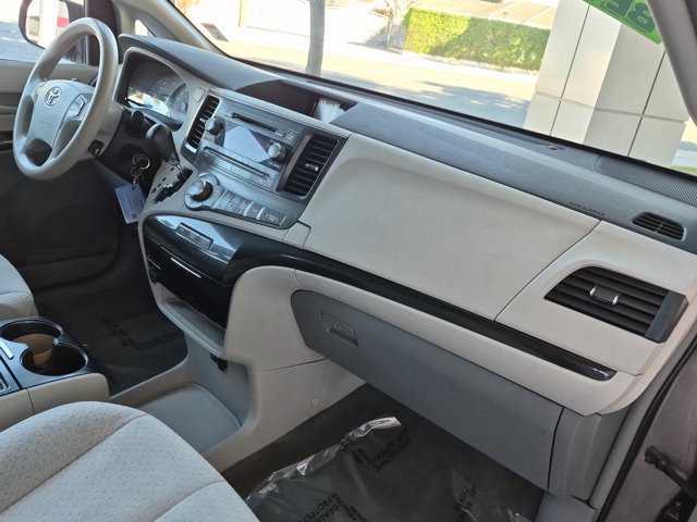 Used 2013 Toyota Sienna LE w/ Towing Pkg FWD image 6
