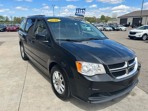 Used 2016 Dodge Grand Caravan SXT FWD image 3