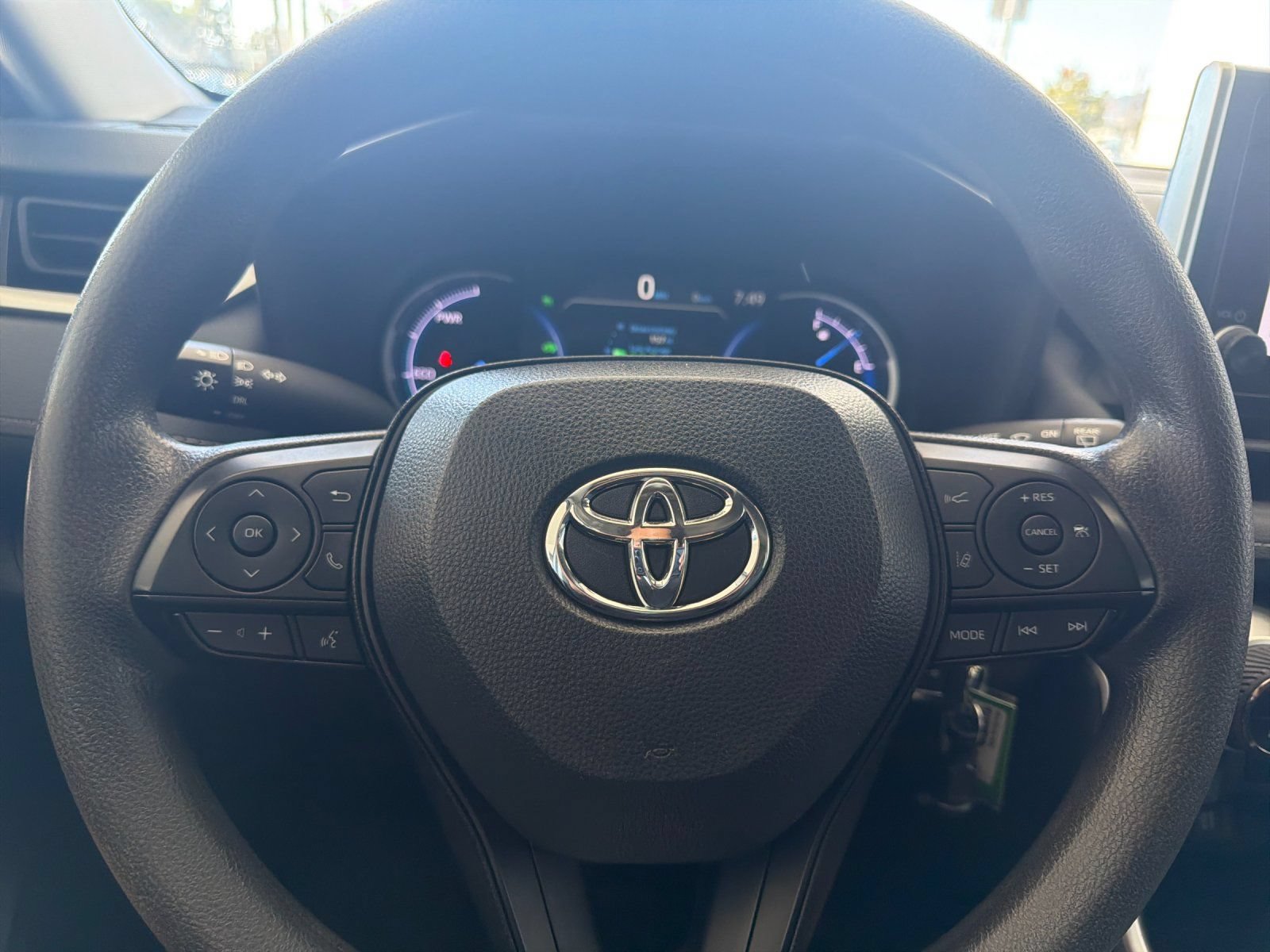 Used 2024 Toyota RAV4 LE AWD/4WD image 25