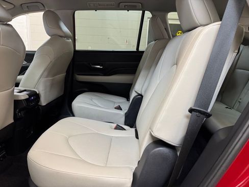 Used 2024 Toyota Grand Highlander XLE image 15