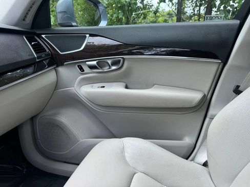 Used 2019 Volvo XC90 T6 Momentum AWD/4WD image 7