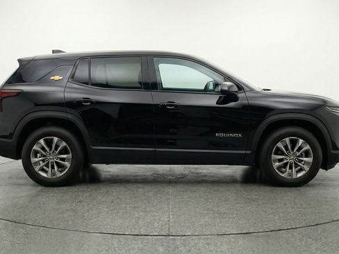 Used 2025 Chevrolet Equinox LT FWD image 11