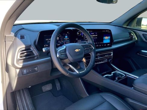 Certified 2025 Chevrolet Traverse LT FWD image 18