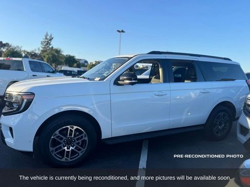 Used 2025 Ford Expedition Max Active RWD image 2