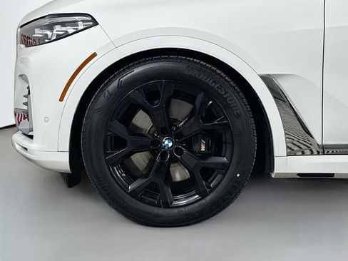 Used 2022 BMW X7 xDrive40i w/ Premium Package image 32
