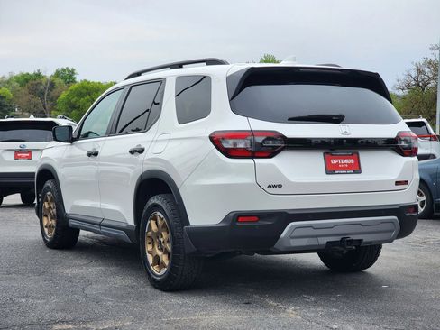 Used 2024 Honda Pilot TrailSport image 5