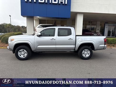 Used 2023 Toyota Tacoma 4x4 Double Cab image 2
