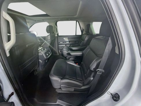 Used 2025 Ford Expedition Platinum AWD/4WD image 30