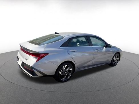 Used 2025 Hyundai Elantra SEL image 21