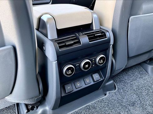 Used 2022 Land Rover Defender 110 SE AWD/4WD image 10