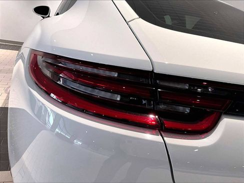 Used 2020 Porsche Panamera image 34