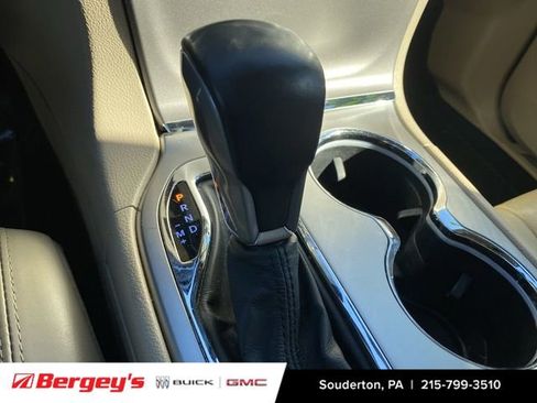 Used 2019 Jeep Grand Cherokee Limited image 18