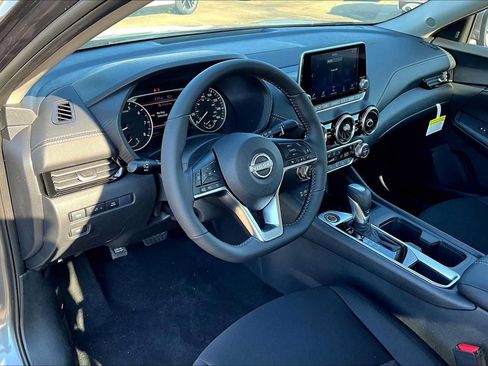 Used 2025 Nissan Sentra SV w/ All-Weather Package FWD image 10