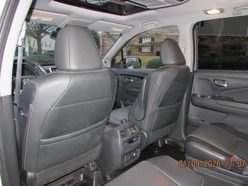 Used 2017 Honda Pilot Elite image 31