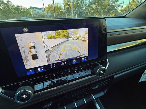 Used 2023 Chevrolet Colorado Z71 w/ Z71 Convenience Package 2 image 12