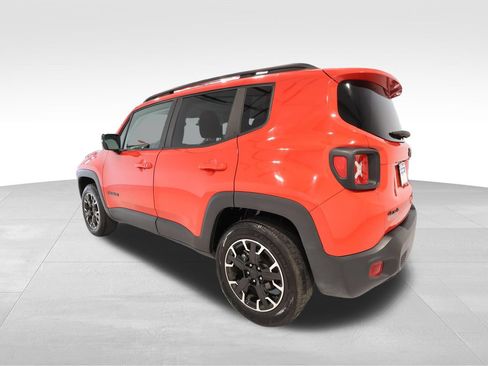 Used 2023 Jeep Renegade Latitude AWD/4WD image 2